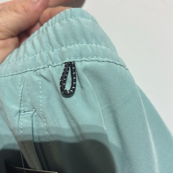 Quicksilver Lined board/swim,elastic drawstring waist,hip pockets,back velcro - Picture 6 of 12